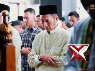 Kehangatan Ulama UAS dengan Kapolda Sumsel