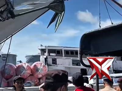 Polsek KPL Gelar Jumat Berkah, Polisi Menyapa Warga Lewat Aksi Berbagi Nasi Kotak