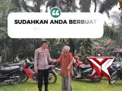 Aksi Humanis Personel Polres Musi Rawas Bantu Warga Sepuh Beribadah di Gereja