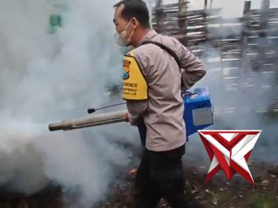 Bhabinkamtibmas bersama Pemdes Gelang lor lakukan Foging, 9 orang disinyalir terkena cikungunya