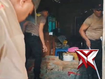 Gotong Royong Polri dan Warga, Puing Rumah Mulai Dibersihkan