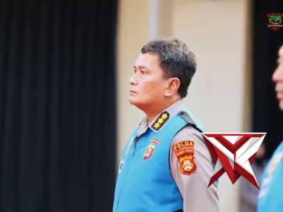 Kapolda Sumatera Selatan Irjen Pol Dr. Sandi Nugroho memimpin upacara pengambilan sumpah dan penanda