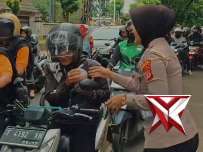 Satlantas Polres Subang mengajak masyarakat untuk menyegerakan berbuka tepat waktu