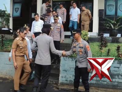 apolres Majalengka Rita Suwadi melaksanakan kunjungan kerja ke sejumlah Mapolsek - PoliceTube