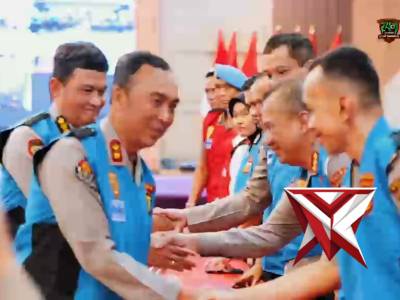 Kapolda Sumatera Selatan Irjen Pol Dr. Sandi Nugroho memimpin upacara