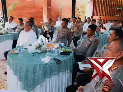 Kapolda Sumatera Selatan Irjen Pol. Dr. Sandi Nugroho, S.I.K., S.H., M.Hum. memimpin evaluasi.