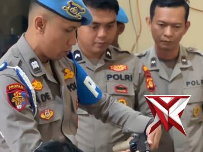 Pengecekan senpi dinas bag logisitik polres oku selatan oleh bidpropam.