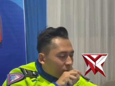 Personel Sat Lantas Polres Subang melaksanakan kegiatan himbauan kepada pengguna jalan