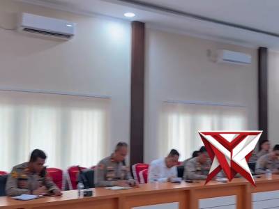 Anev Mingguan, Kapolres Musi Rawas Evaluasi Kinerja dan Tingkatkan Profesionalisme Personel

MUSI