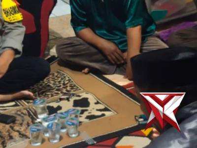 Perkuat Harkamtibmas, Bhabinkamtibmas dan Babinsa Hadir di Tengah Warga Baros - PoliceTube