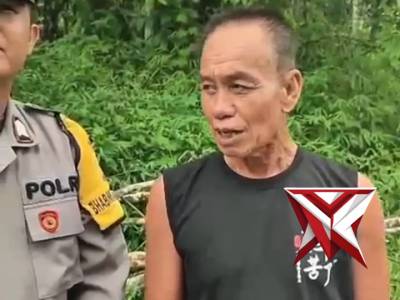 Polsek muara Beliti melakukan pembersihan pohon tumbang dijalan raya - PoliceTube