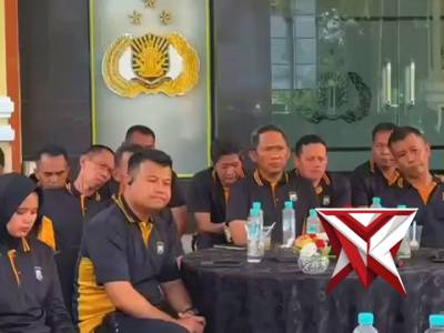 Arahan Kapolres & Surprise Hangat untuk Kasi Dokkes ?

Kapolres Magetan memberikan arahan