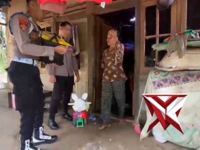 Polisi melakukan kunjungan kepasa masyarakat IK3