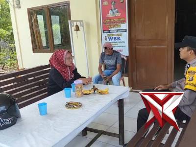 Pers polsek pajar bulan melaksanakan kegiatan pelayanan kepada masyarakat.