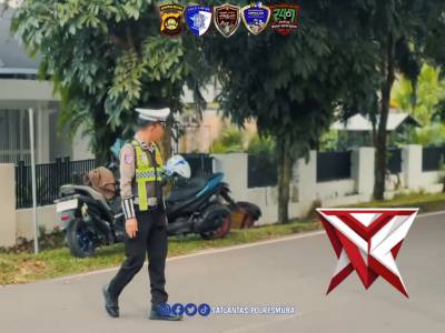 Mengatur lalin SM8 - PoliceTube