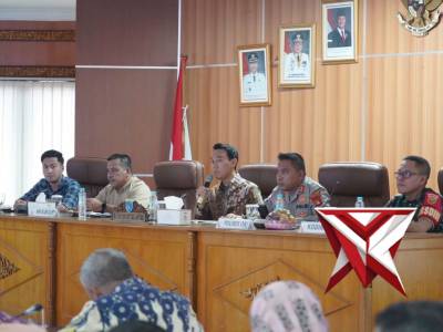 KAPOLRES OKI MENGIKUTI KEGIATAN PERTEMUAN MEMBAHAS TINDAK LANJUT TUNTUTAN MASYARAKAT - PoliceTube