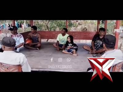 Personil polsek kisar sambangi warga dan berbincang hangat