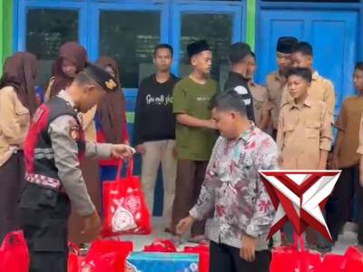 Kegiatan bansos oleh personil sat samapta polres musi rawas kepada anak didik yang kurang mampu - PoliceTube
