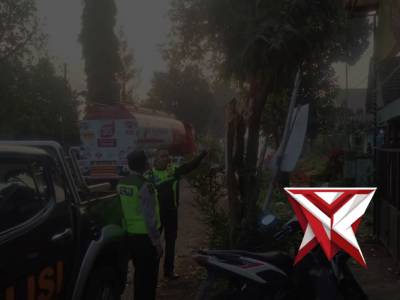 Quick respons datangi tkp laka lantas di desa jatiguwi - PoliceTube