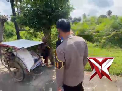 7. Sie Propam berbagi kepada warga yg kurang mampu - PoliceTube