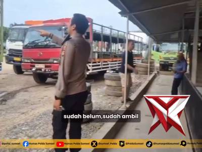 Sebagai Bentuk Perhatian, Kapolsek Bayung Lencir Memberikan Makanan Gratis Kepada Sopir Sumbu Tiga