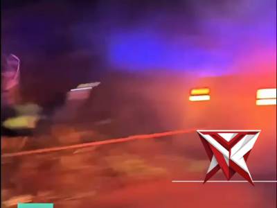 Pamapta dan Anggota Polres Musi Rawas mengevakuasi Kendaraan pemudik yg terperosok di pinggir jalan - PoliceTube