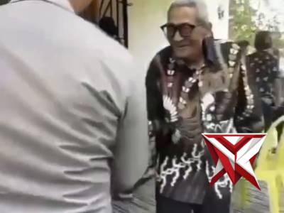 Anggota Polsek BTS ulu polresMuramemberikan kepada warga agar sllu berhati2 dalam kendaraan ngantuk