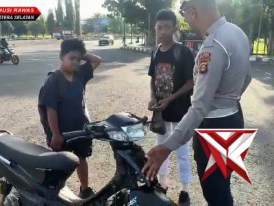 SATLANTAS POLRES MUSI RAWAS POLDA SUMSEL, MELAKSANAKAN GIAT SOSIALISASI KESELAMATAN BERKENDARA