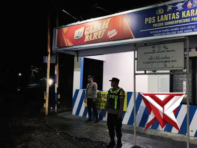 Pengamanan gate lahor di malam hari
