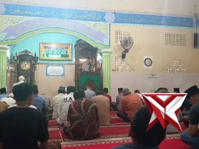 Personil sat binmas melaksanakan giat khotbah jumat dan jumat curhat