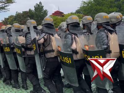 Ditsamapta Polda Jawa Barat menggelar latihan Pengendalian Massa (Dalmas) - PoliceTube