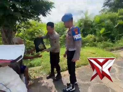 7. Giat berbagi kepada warga yg kurang mampu