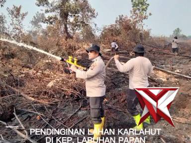pendinginan karhutla di labuhan papan oleh polsek TPTM - PoliceTube