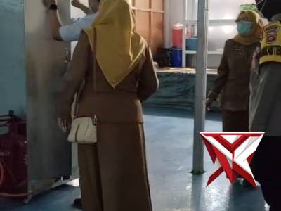 pengecekan Komprehensif Sppg Mangun jaya oleh Polsek Babat Toman dan Dinas Kesehatan&hellip; - PoliceTube