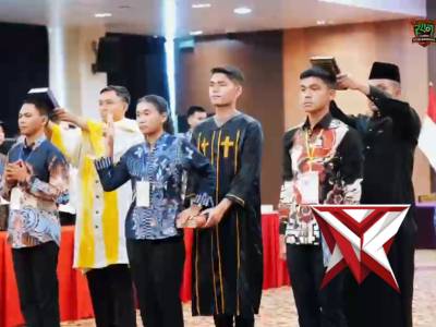 Kapolda Sumatera Selatan Irjen Pol Dr. Sandi Nugroho memimpin upacara pengambilan sumpah dan penanda - PoliceTube