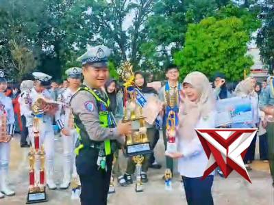 sosialisasi lalu lintas & pembagian Trophy Duta serta PKS di SMAN 3 Lahat