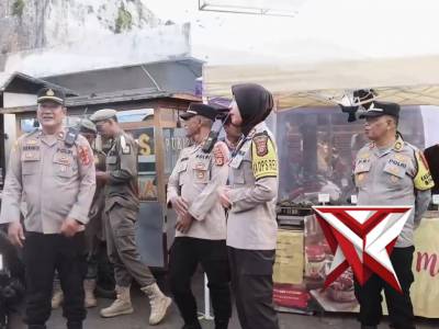 Kapolres Majalengka AKBP Rita Suwadi, S.H., S.I.K., M.M melaksanakan pengecekan - PoliceTube