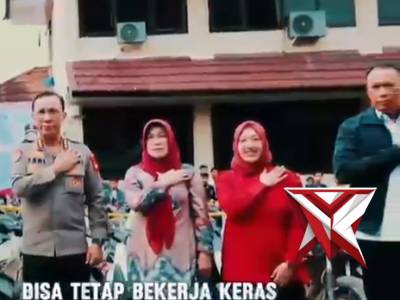 Suasana haru dan bahagia mewarnai lapangan gedung presisi saat Kapolda Sumsel Irjen Pol. Dr. Sandi N