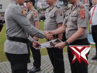 PENGHARGAAN KAPOLDA SUMSEL KEPADA PERSONIL POLDA SUMSEL.