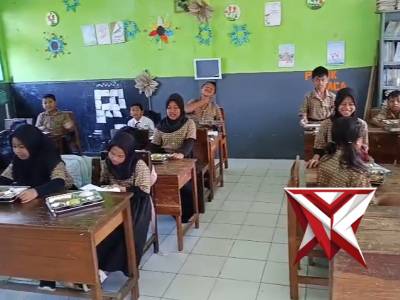 Makan bergizi - PoliceTube