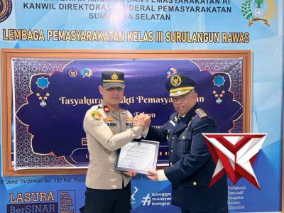 Kapolsek Rawas ulu terima penghargaan pada HBP Ke-62 di Lapas Surulangun Rawas, Muratara. - PoliceTube