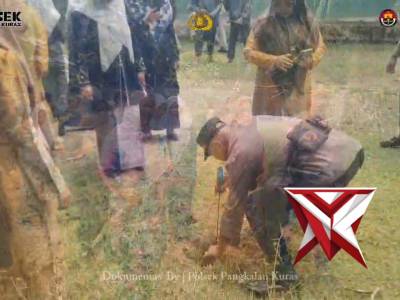 Penanaman Bibit Pohon oleh Polsek Pangkalan Kuras