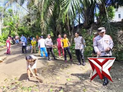 POLRES LUBUK LINGGAU MELAKSANAKAN PROGRAM BERSIH LINGKUNGAN DAN ASRI (BELIDA)