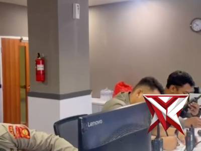 7. Pemudik Asal Jambi Tersesat di Muba, Polisi Gerak Cepat Berikan Bantuan Arah