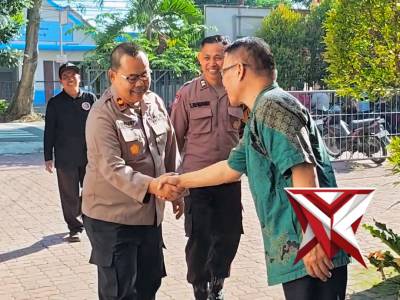 Kapolsek Klojen bersama Bhabinkamtibmas Kiduldalem silaturahmi berkunjung ke SMP Taman Harapan