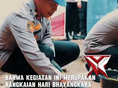 Kapolda Sumsel Irjen Pol. Dr. Sandi Nugroho, S.I.K., S.H., M.Hum. membawa kebahagiaan - PoliceTube