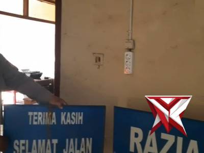 Penyecekan plang razia