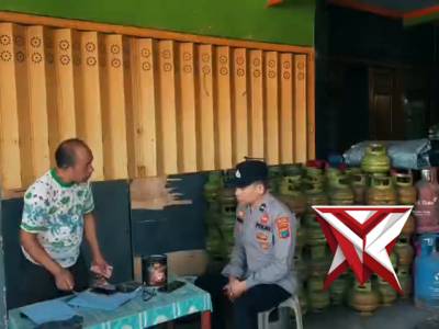 POLSEK TEMPURSARI LAKSANAKAN CEK PANGKALAN GAS LPG DESA  TEMPURSARI