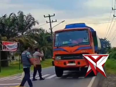 Berbagi Kasih Jumat berkah Polsek Lais  ..