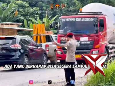 Personil Polres Muba terus melakukan pengaturan arus lalin supaya lancar